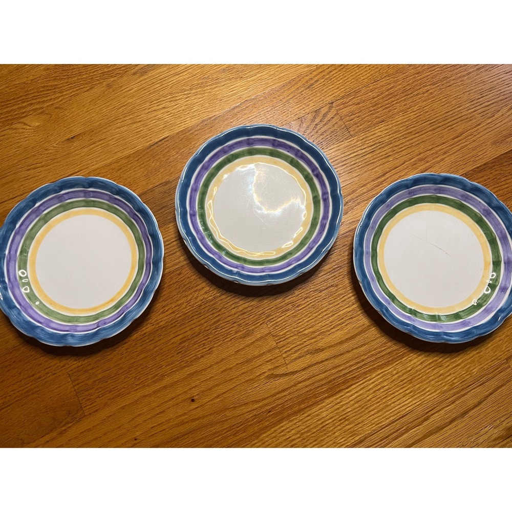 Discontinued Gibson Everyday Accent Plates Set of 3 Candystripe Scalloped Edge